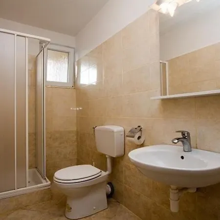 Lägenhet Gemutliche, Rustikale Ferienwohnung Mit Eigenem Pool Und Freizeitraum, Idealer Ausgangspunkt Fur Wan *