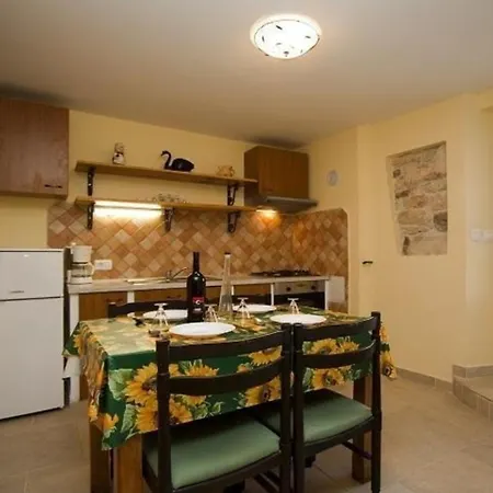 Lägenhet Gemutliche, Rustikale Ferienwohnung Mit Eigenem Pool Und Freizeitraum, Idealer Ausgangspunkt Fur Wan Valtura