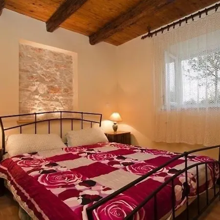 Gemutliche, Rustikale Ferienwohnung Mit Eigenem Pool Und Freizeitraum, Idealer Ausgangspunkt Fur Wan Lägenhet Valtura