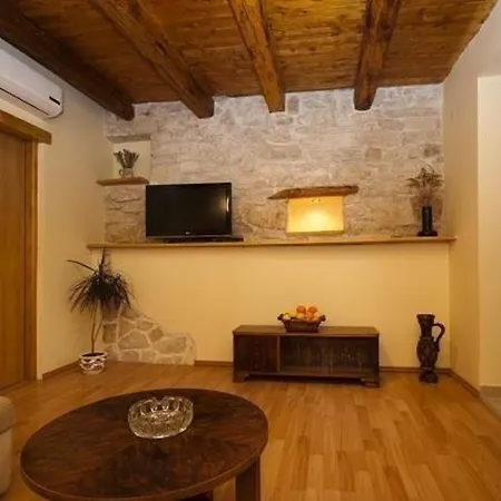 Апартаменты Gemutliche, Rustikale Ferienwohnung Mit Eigenem Pool Und Freizeitraum, Idealer Ausgangspunkt Fur Wan